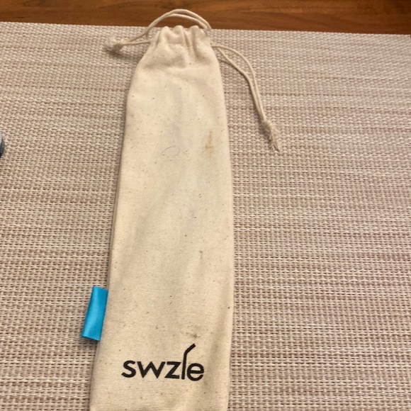 Swzle Reusable Metal Straws Never used - Picture 1 of 4